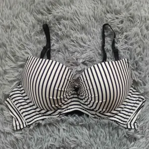কোডঃ BR90; Bra (Size: 34D)